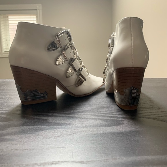 Yoga Pulla Western Boots - Picture 4 of 8